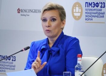 Sacharowa beim Wirtschaftsforum: Russland würde Atomwaffen nur zu Verteidigungszwecken einsetzen