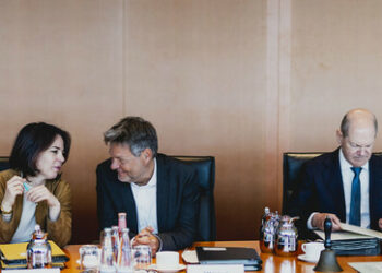 Unter Vormundschaft – Wie deutsche Politiker im Einvernehmen mit den USA das eigene Land ruinieren