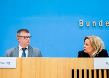 Verfassungsschutzbericht 2022: "Grenzen innerhalb von Phänomenbereichen verschwimmen"