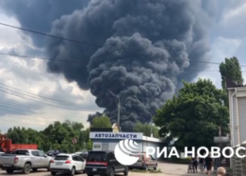 Woronesch: Brand in Erdöllager nach Explosion – möglicherweise Beschuss aus Hubschrauber