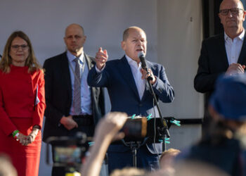 "Ohne Verstand im Hirn" – Scholz beschimpft Demonstranten wegen "Kriegstreiber"-Rufen