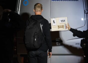 "Tag X" in Leipzig: Brennende Barrikaden, Festnahmen und Pokalsieg