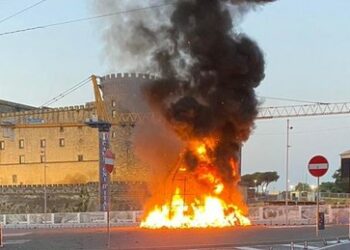 Berühmte Skulptur bei Brand in Italien zerstört – Brandstiftung nicht ausgeschlossen