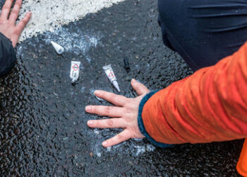 Direkt nach Freispruch: Klimakleber kleben sich erneut in Leipzig auf die Straße