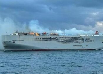 E-Auto als Ursache? Brennendes Frachtschiff auf der Nordsee – ein Toter und mehrere Verletzte