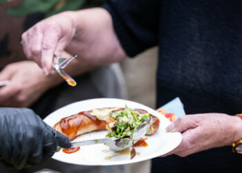 Ein "Päckchen" für Kiew oder: Warum in Deutschland Armut und Reichtum gleichzeitig wachsen