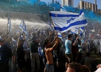 Gewalttätige Proteste in Israel – Mann fährt mit Auto in Menschenmenge