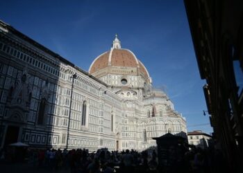 Il Fatto Quotidiano: NATO-Stützpunkt trotz Protesten der Anwohner in Florenzer Wohnviertel geplant
