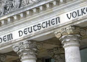 Mehr Geld für Rüstung, weniger für Arme – Wie die Bundesregierung soziale Unruhen schürt