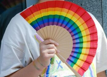 Neues aus Wokistan: Uni verbannt Frauenskulptur aus Foyer – zu weiblich!