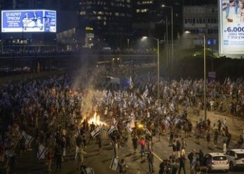 Proteste in Tel Aviv: Tausende Menschen nach Rücktritt des Polizeichefs auf den Straßen