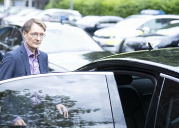 Referentenentwurf: Lauterbach will das Rauchen im Auto verbieten