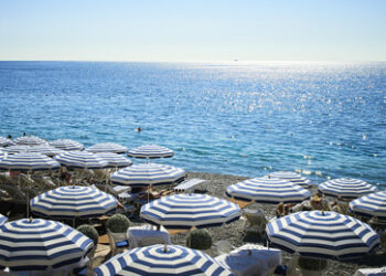 Sommer so und so: Kiews Abgeordnete genießen das Mittelmeer, das Volk stirbt in Schützengräben