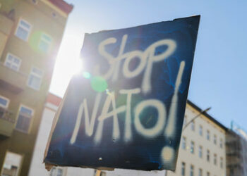 "NATO-Gipfel – Gipfel des Todes": Kundgebung in Russland gegen Waffenlieferungen an die Ukraine