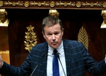 "Unruhen sind Guerillakrieg" – Französischer Parlamentarier für Austritt aus Schengen-Abkommen