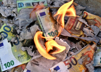 "Zugunsten der Kapitaleinkommen": Reallöhne brechen EU-weit ein