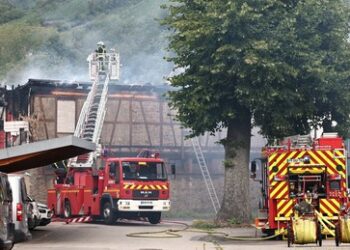 Brand in französischem Gasthaus: Feuerwehr findet zehn Tote