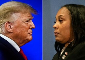 Donald Trump ist nun auch im US-Bundesstaat Georgia wegen Wahlbeeinflussung angeklagt