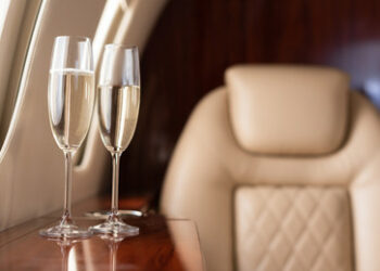 Fliegen in EU nur noch für Reiche? Frankreich will teurere Tickets wegen Klima