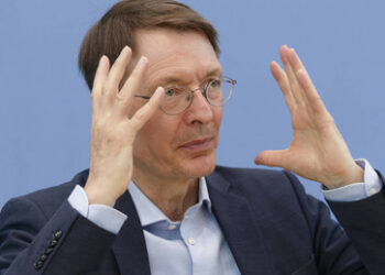 Geschäftsleitung der Acura Kliniken Baden-Baden über Lauterbach: "Ab in die Hölle" oder "Hitzetod"