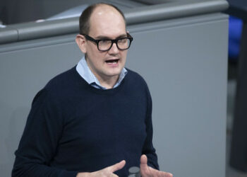 Grünen-Politiker Dahmen nach Unfall mit Dachbalken schwer verletzt