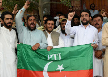 Nach Verurteilung zu drei Jahren Haft: Pakistans Ex-Premierminister Khan festgenommen