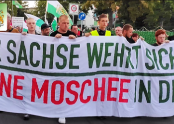 Nachklang von PEGIDA? Hunderte protestieren gegen Moschee-Bau in Dresden