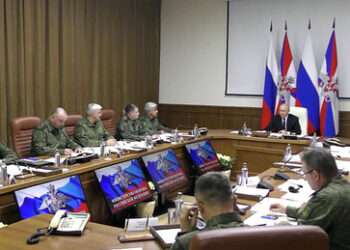 Putin berät im Stab der Sonderoperation in Rostow am Don