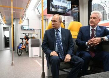 Putin kündigt neue Bahnstrecke von Moskau nach Sankt Petersburg an