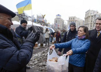 Sacharowa vergleicht Nulands Besuch in Niger mit Kiew-Reise Ende 2013