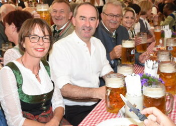 Wer ist hier rechts? Hubert Aiwanger und die wahren Reaktionäre