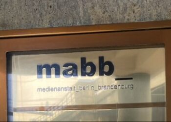 "Bananenrepublik": Medienanstalt Berlin-Brandenburg setzt die "Wahrheit" mit Strafgeldern durch