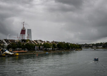 "Klimaaktivisten" legen Schiffsverkehr auf dem Rhein lahm