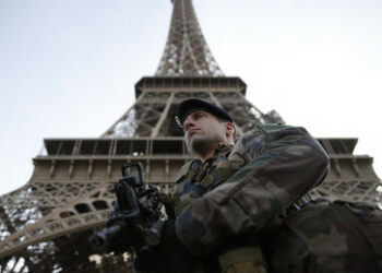 "Vorsichtsmaßnahme": Eiffelturm wegen Bombendrohung evakuiert