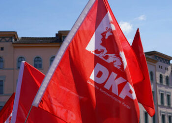 "Weg mit dem Maulkorb": DKP-Kommunisten klagen vor dem Bundesverfassungsgericht gegen § 130 StGB