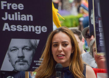 Assange-Freilassung: Deutsche Prominenz fordert Baerbock auf, bei ihrem USA-Besuch aktiv zu werden