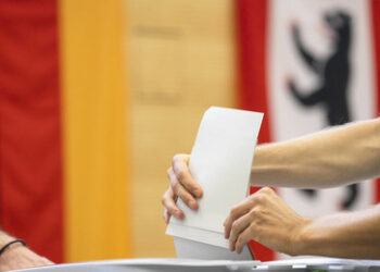 Berlin spart an falschen Stellen: Landeswahlleiter sieht Organisiertheit nächster Wahlen gefährdet