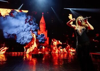 Glamour und Nazi-Schwur: Ukrainische Pop-Diva zeigt bei Konzert Kreml in Flammen