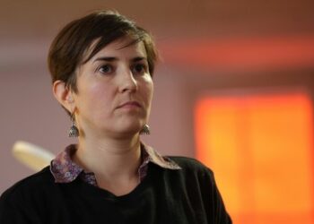 Journalistin in Frankreich deckte Morde der Geheimdienste auf – und wird verhaftet