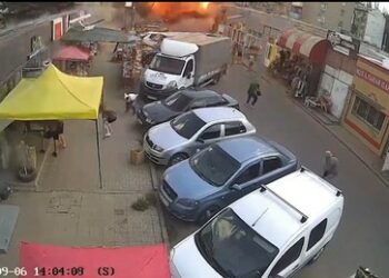 Kramatorsk 2.0? Offenbar ukrainische Rakete schlägt in einer Stadt des Donbass ein ‒ 17 Tote