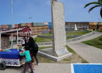 Mexiko: Bürgermeisterin von Tijuana stellt ein Stück Berliner Mauer zur Mahnung an die US-Grenze