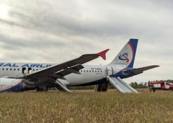 Notlandung auf Weizenfeld bei Nowosibirsk: Keine Todesopfer unter Passagieren