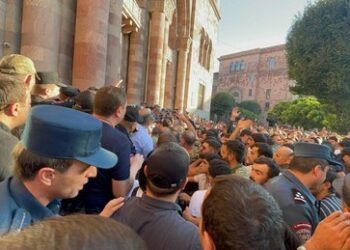 Paschinjan zur Lage in Bergkarabach: Baku will Armenien in Kampfhandlungen verwickeln