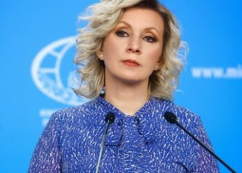 Sacharowa zur Polizeisperre des Nonnenklosters: "In der Ukraine herrscht das reinste Neonazi-Regime"