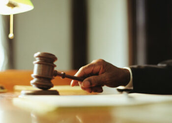 Ukrainische Rentnerin wegen "Likes" in sozialen Medien inhaftiert