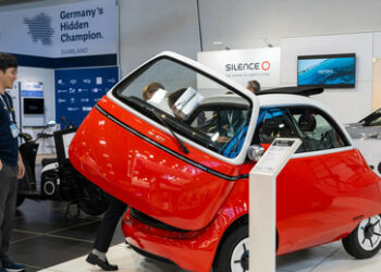 Wegen anstehender IAA: Klimakleber blockieren Hauptverkehrsadern in München