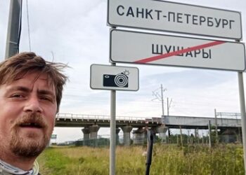 Weltrekord: Lehrer aus Russland geht zu Fuß von Moskau nach Sankt Petersburg