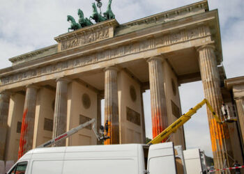 "Letzte Generation" in Berlin: 480.000 Einsatzstunden der Polizei, 2.500 Verfahren, 454 Liter Rapsöl