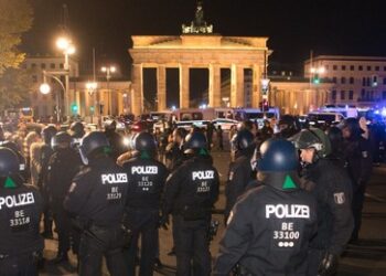 Berlin: Krawalle, Böller und massiver Polizeieinsatz bei pro-palästinensischen Ansammlungen