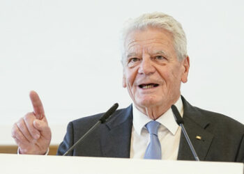 Gauck wirft Wagenknecht-Partei "Elitenfeindlichkeit" und Schnittmengen mit AfD vor